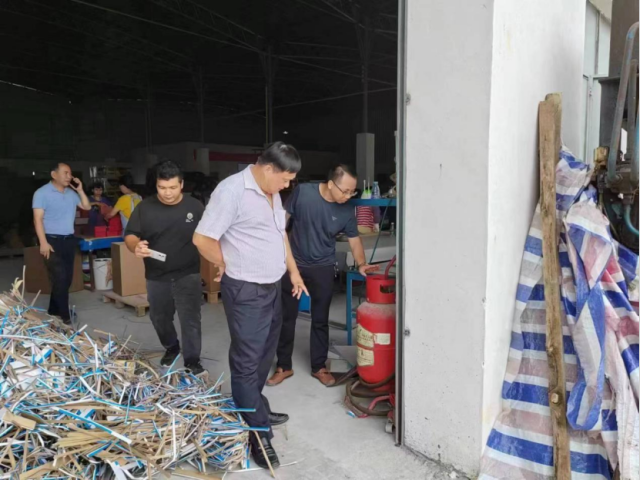 陈德寿到智深塘村督促有关企业做好端午节期间安全生产工作