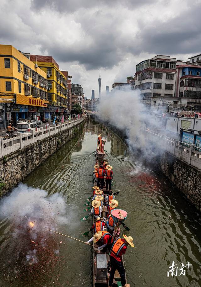 图集｜龙舟探亲！广州端午巡游迷人眼