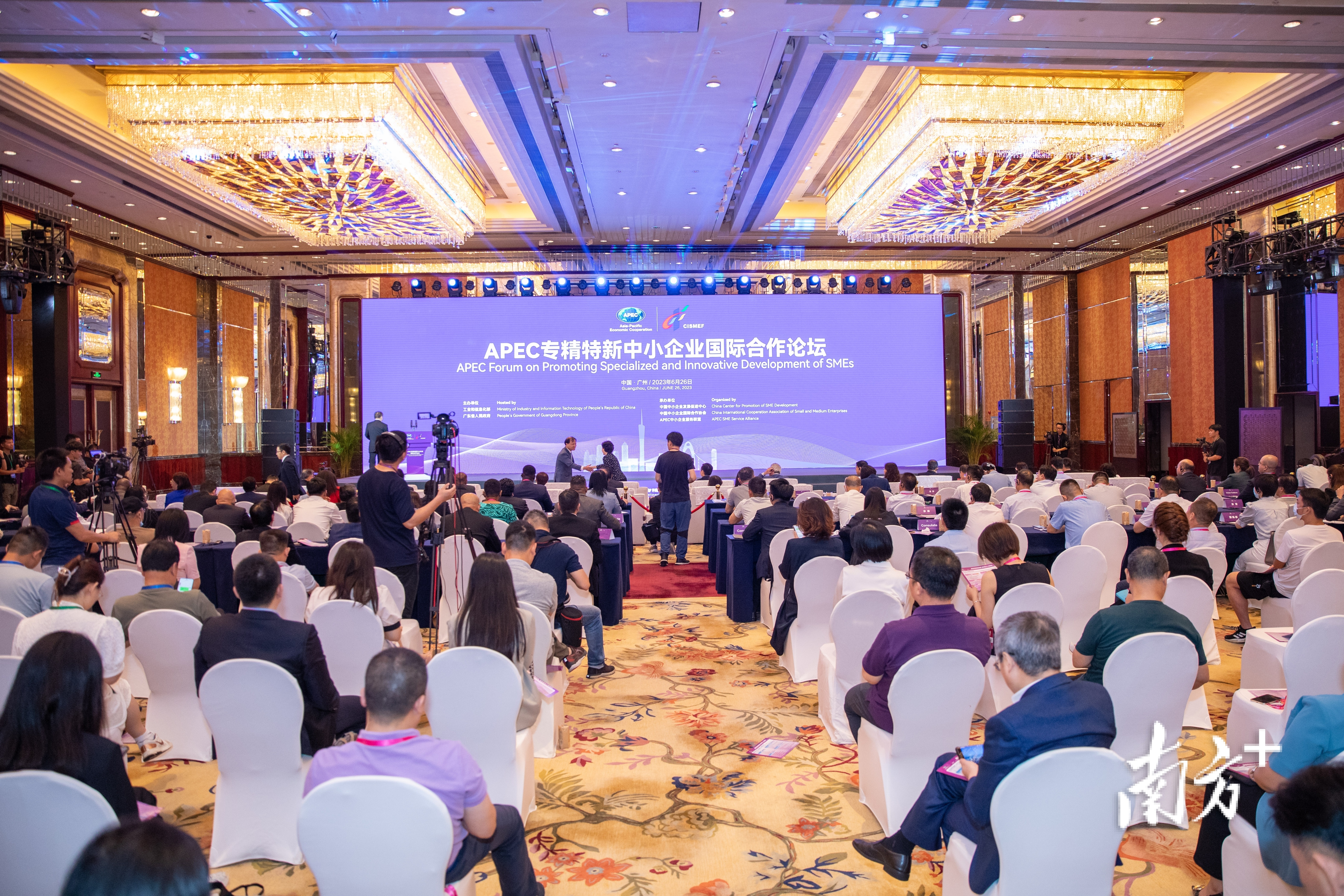 开幕前一天,中博会平行论坛提前举行。 开幕前一天,中博会平行论坛提前举行。