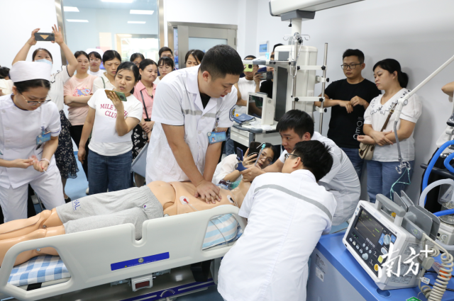 教学互动，演练急救实战技能。