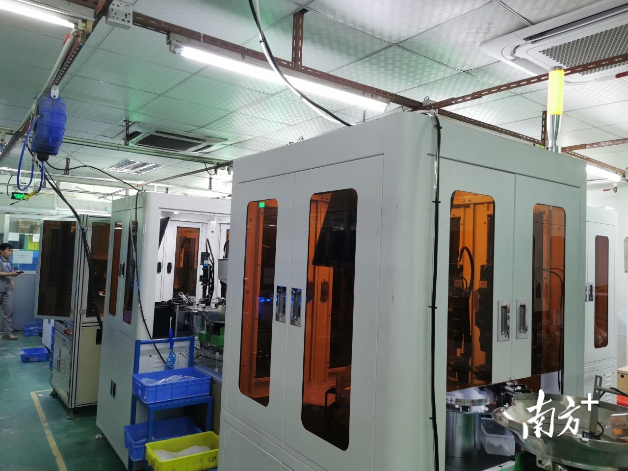 易力禾新采购的自动化检测设备。黄政正 摄