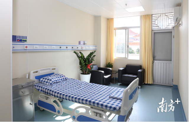 温馨舒适的VIP病房。