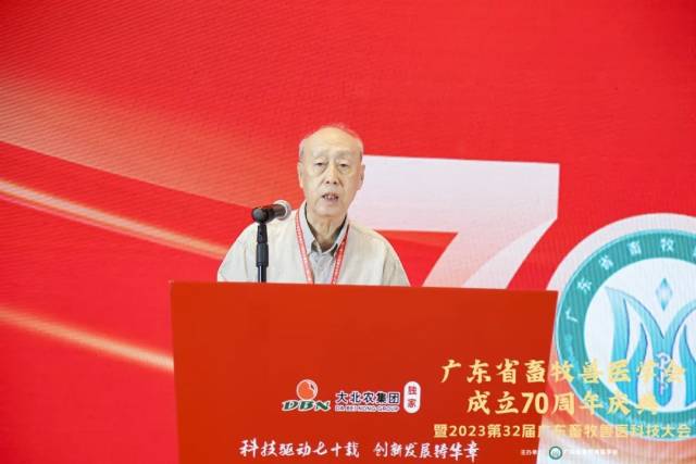 中国畜牧兽医学会名誉理事长阎汉平