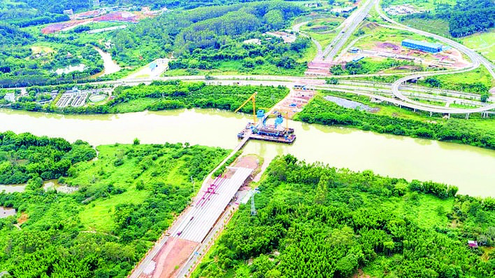 龙门大桥已基本完成桥梁下部结构。 龙门大桥已基本完成桥梁下部结构。