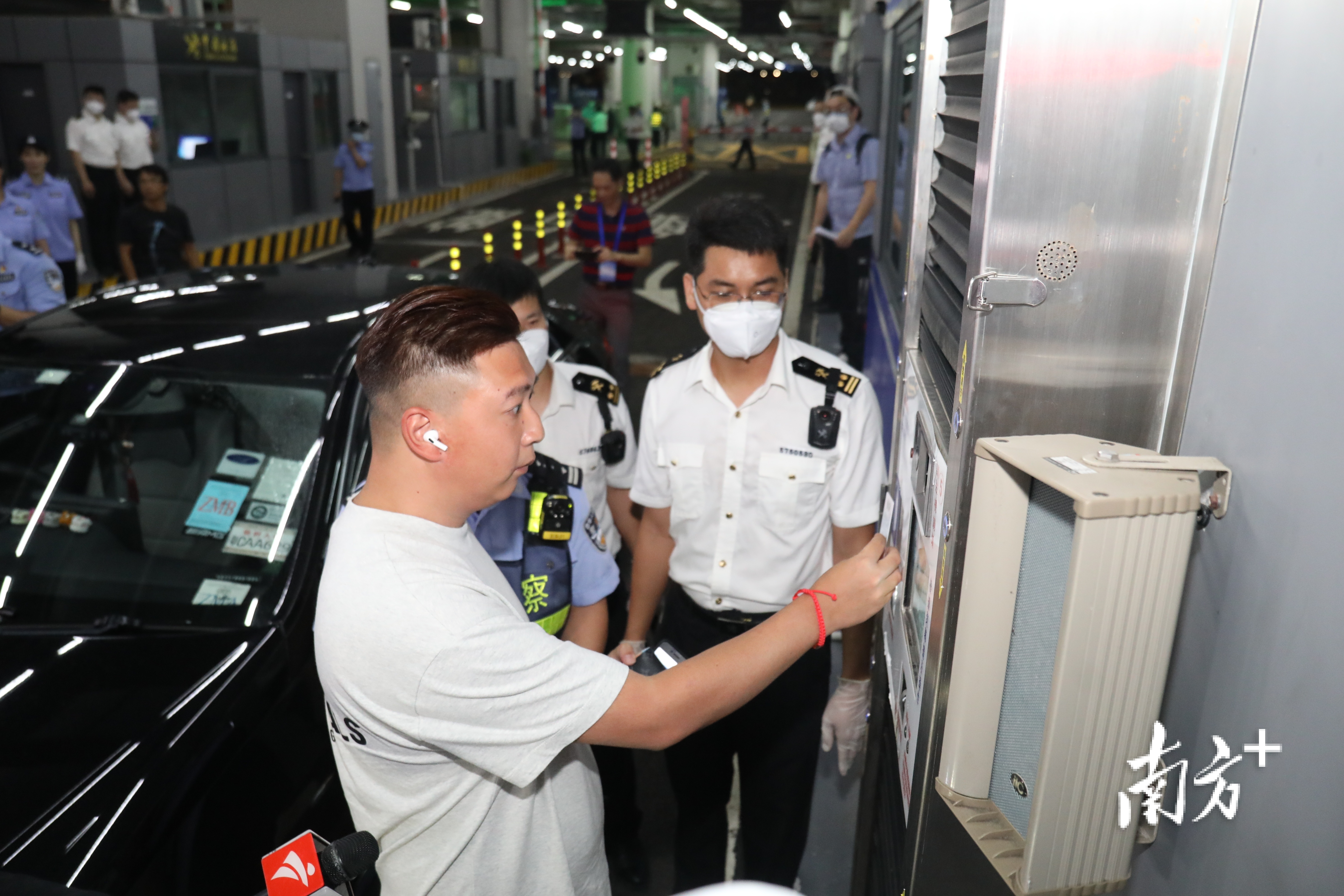 “港车北上”首位车主李伯欣。