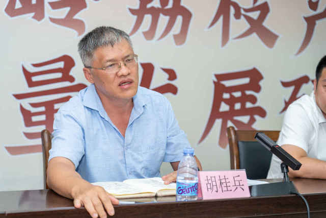 华南农业大学园艺学院院长、国家荔枝龙眼产业体系专家胡桂兵。