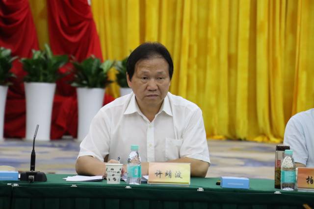 湖南省农业科学院党委委员、副院长、湖南杂交水稻研究中心党委书记许靖波出席会议
