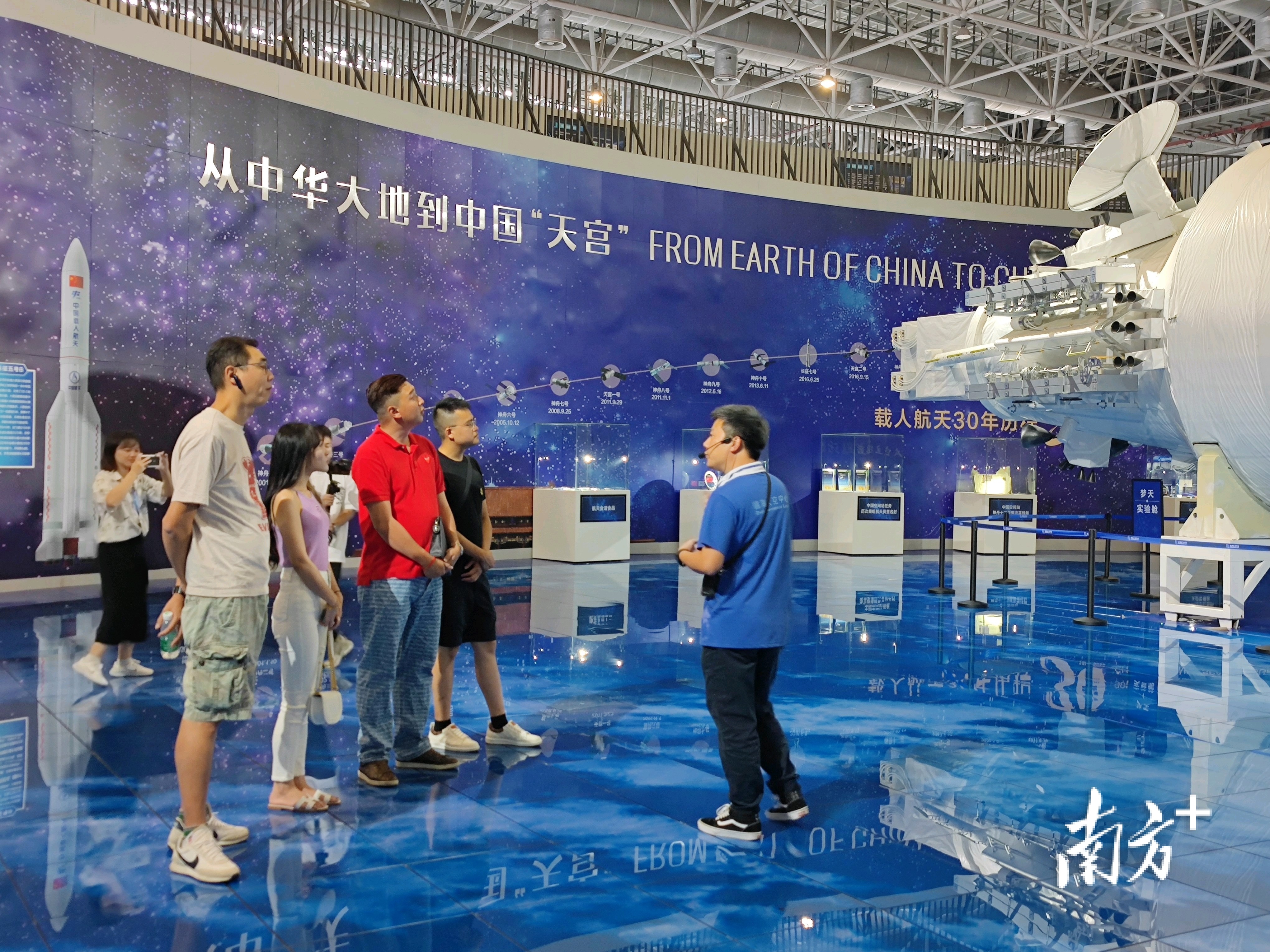 能近距离了解国家高科技成就,“港车北上”车主感觉既兴奋又自豪。 能近距离了解国家高科技成就,“港车北上”车主感觉既兴奋又自豪。