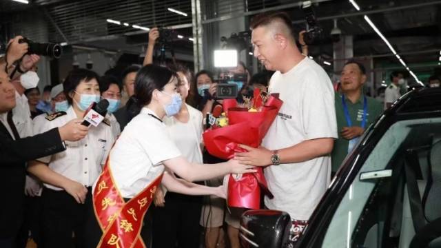 南方特稿｜“港车北上”24小时：老友，一脚油门返嚟饮茶啊