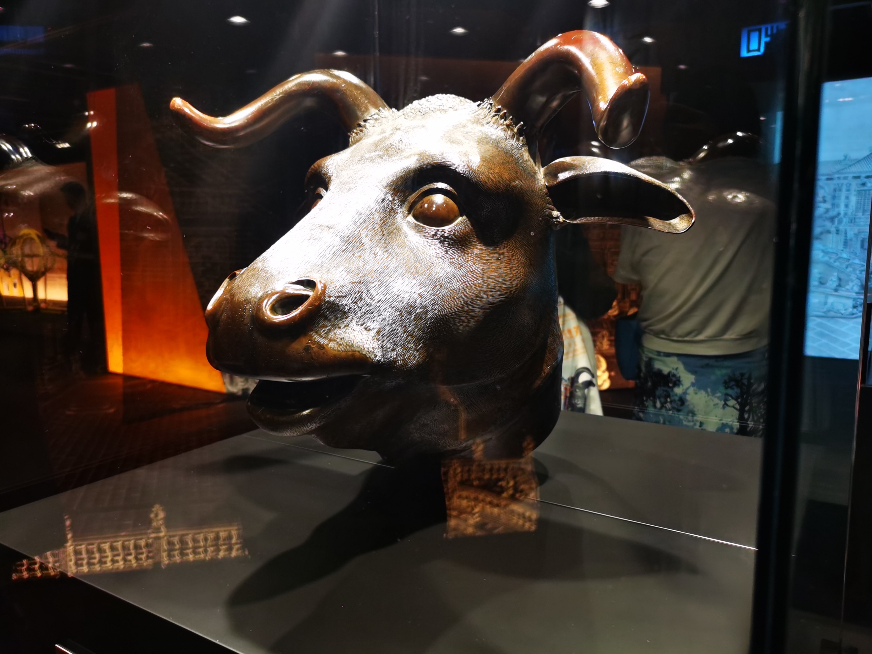 香港回归26周年| 圆明园兽首原物在香港展出_南方+_南方plus