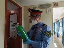 “暖男”列车长资星火：在流动的“家”中传递温暖