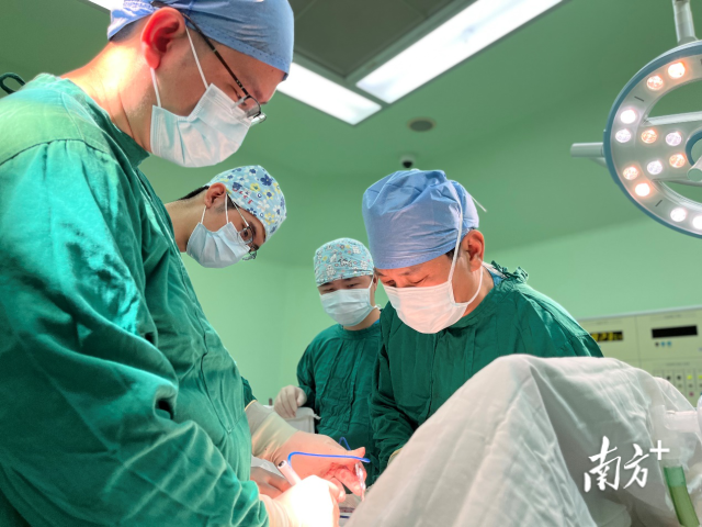 王文林院长团队单天完成各类胸廓畸形手术共38台。