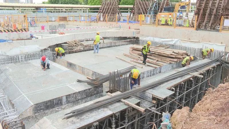 佛山地铁2号线广州南站换乘通道工程现场。图/佛山市新闻传媒中心记者 黄锦成摄