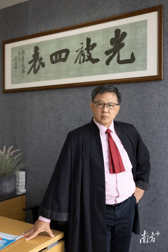 何君尧。 何君尧。