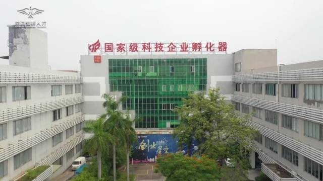 丹汇英才，灶就辉煌！