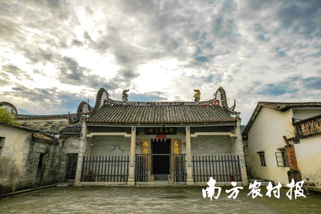 修繕后的樸山朱公祠