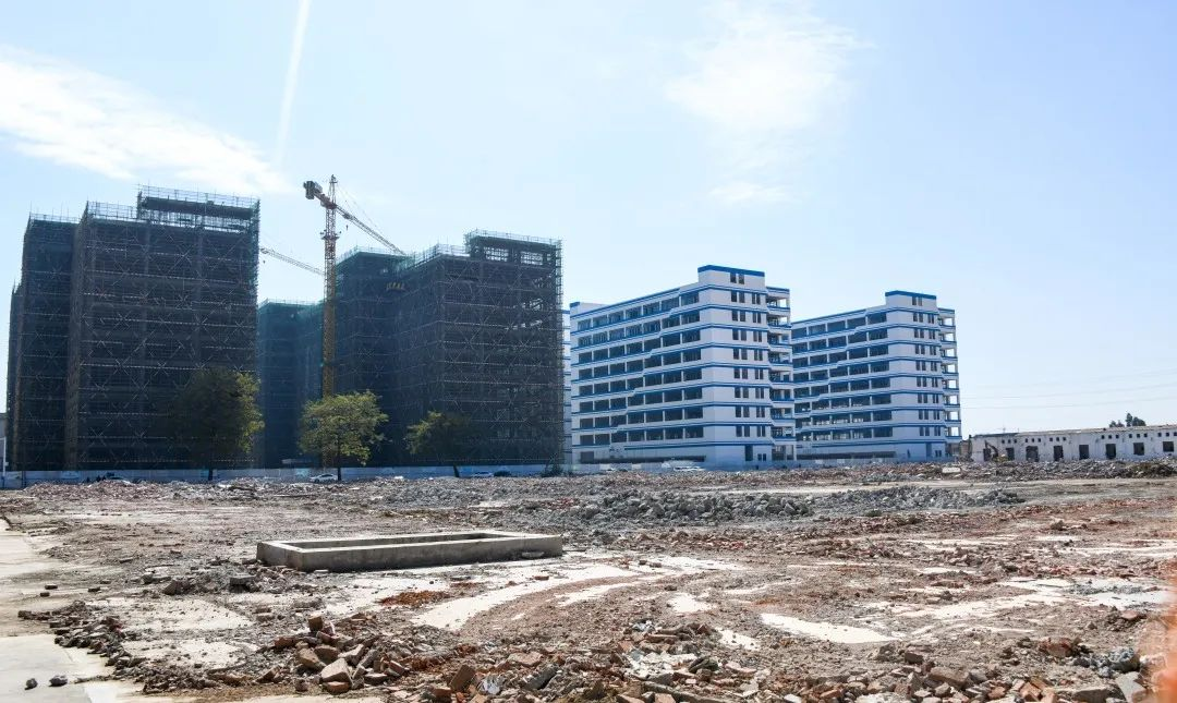 嘉隆科技园一期厂房楼封顶。