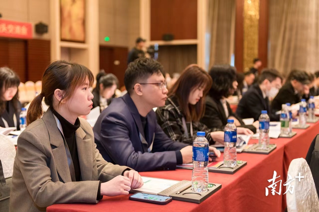 汕头律师积极参加专题培训,提升涉外涉侨法律服务水平。受访者供图 汕头律师积极参加专题培训,提升涉外涉侨法律服务水平。受访者供图