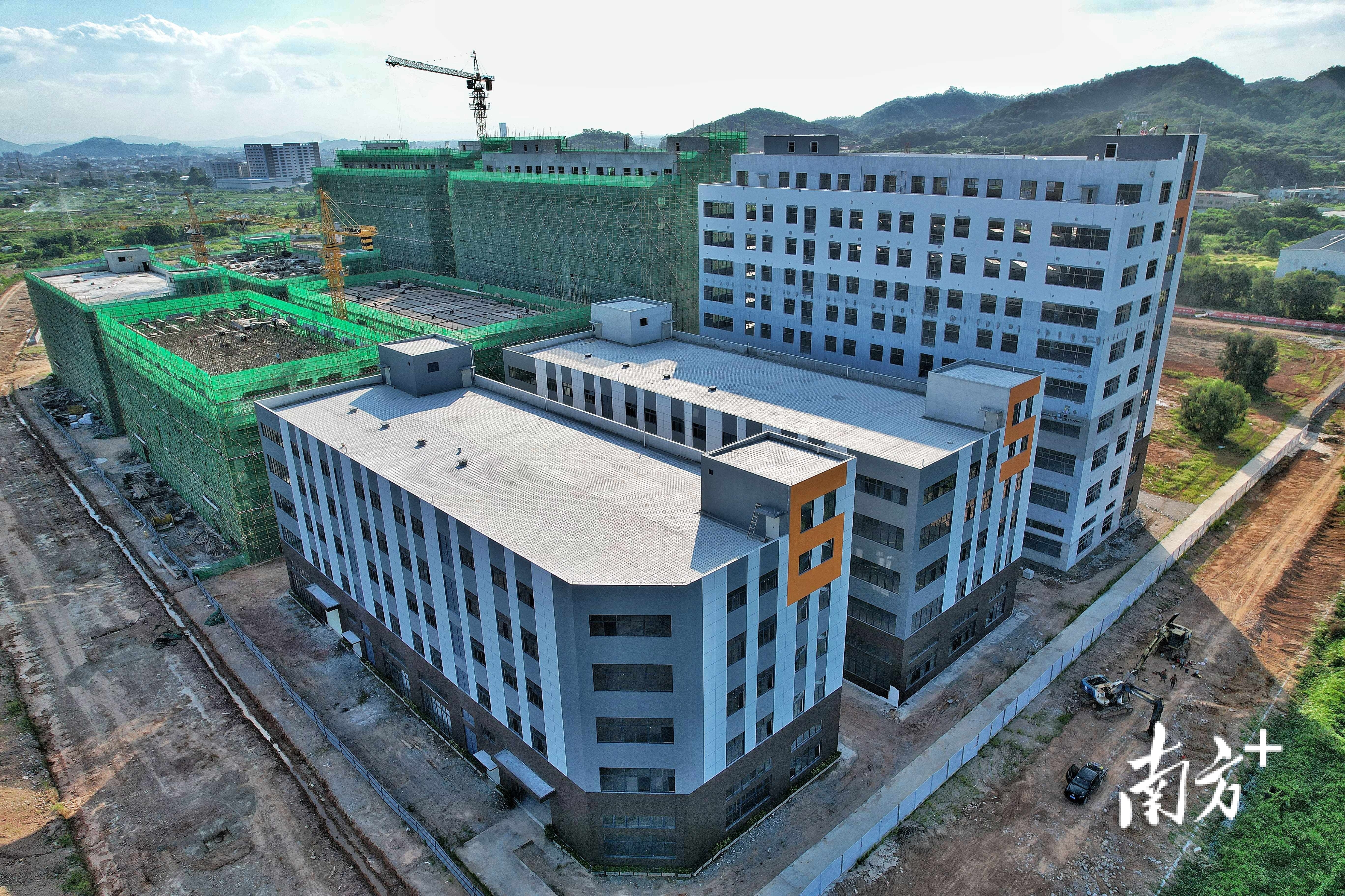 在澄海区东里镇，一个全产业链生态智慧园区——中科智谷·中国玩具产业城项目正在拔地而起。受访者供图