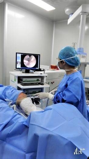 微创针刀镜治疗场景。  受访者供图