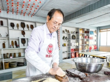 易茂才：耕守炒米饼制作非遗阵地｜滨海茂名 港城风采⑭
