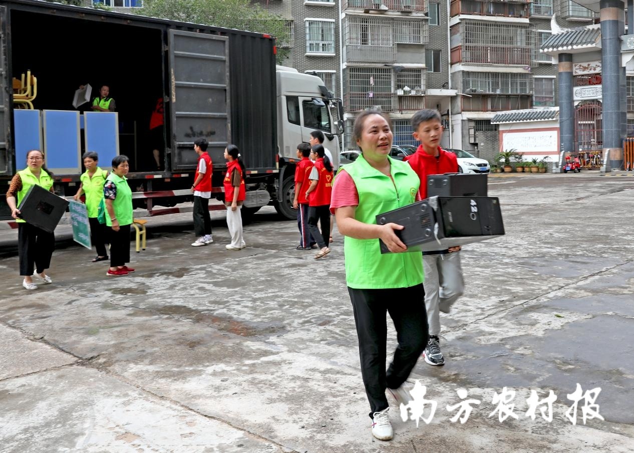 物资送达金秀瑶族自治县民族中学