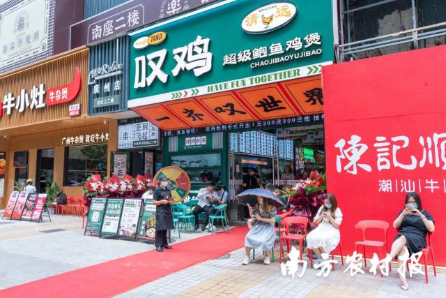爱健康旗下叹鸡品牌餐饮直营门店