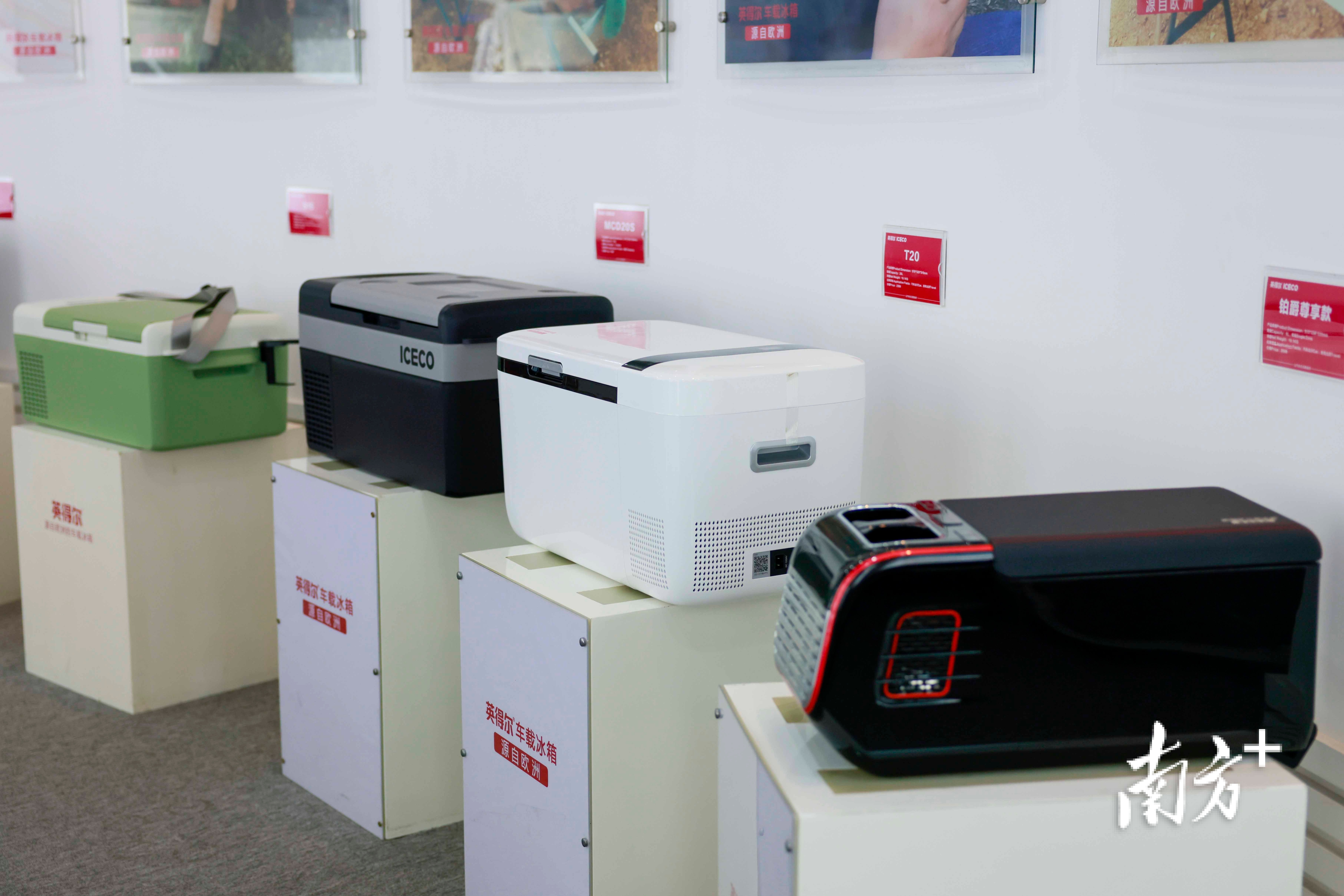 不同外观和容量的车载冰箱。