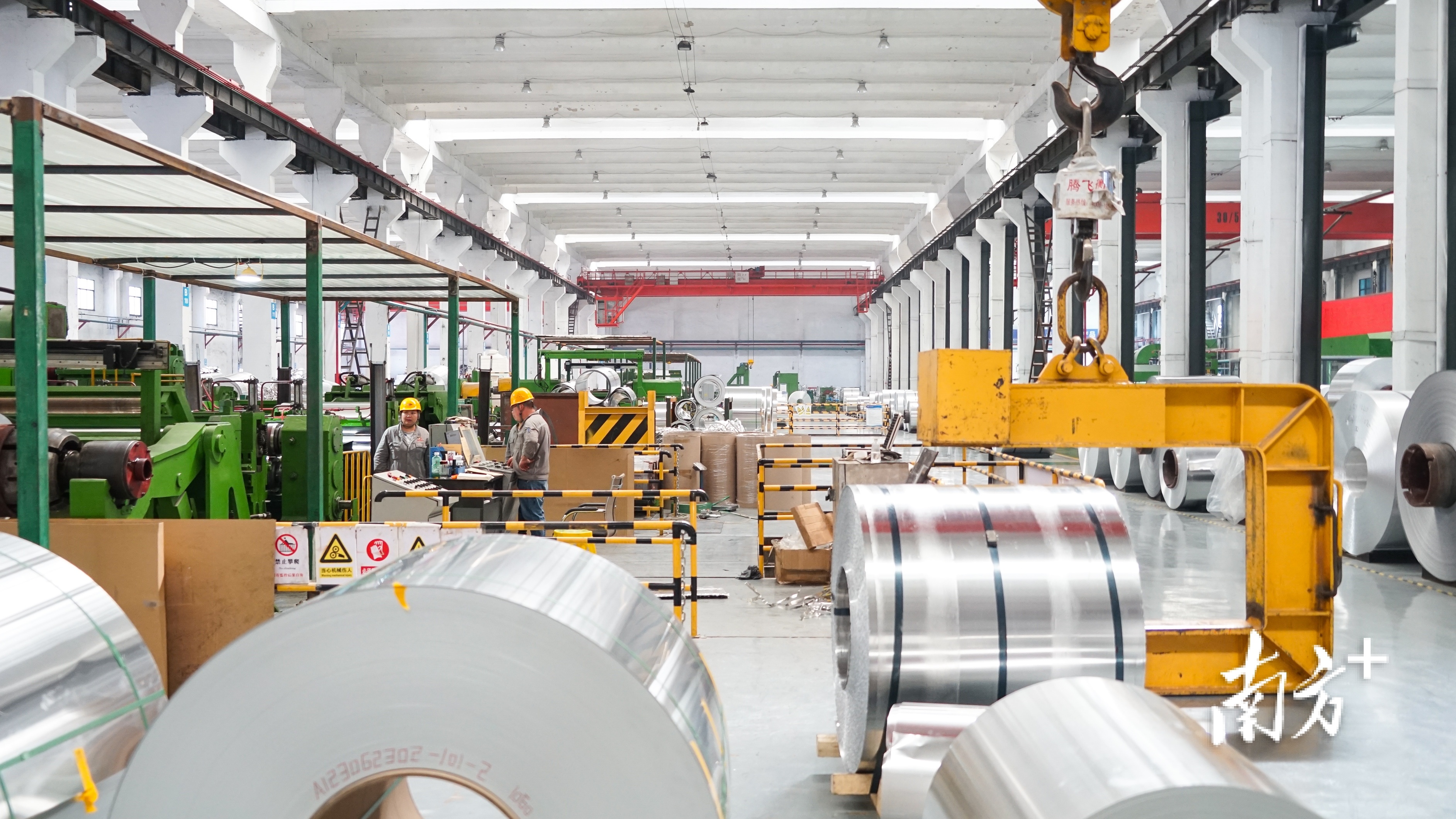 水城经济开发区铝及铝加工产业园内的企业生产车间。南方+ 李姗恒 拍摄