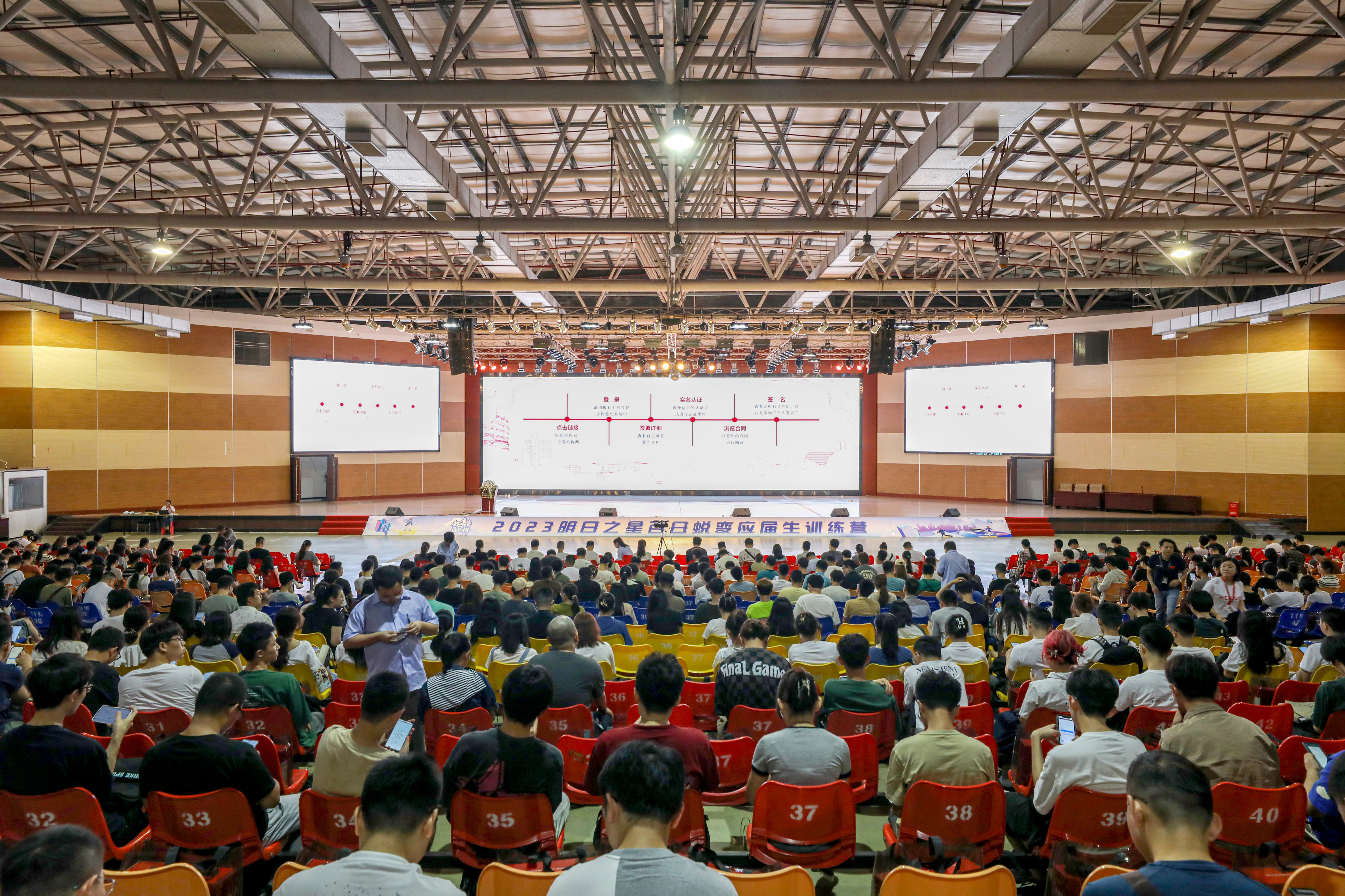 比亚迪急剧扩张中不断招聘新的人才 南方+ 李荣华 拍摄