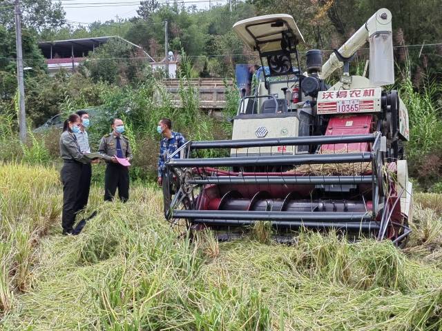 林国升走村入户宣传农机使用知识和技能