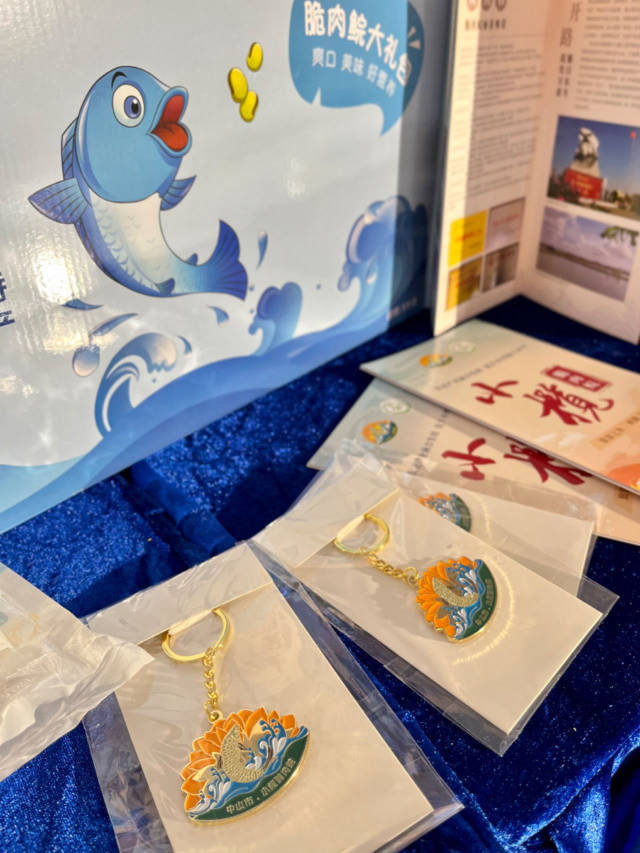 活动现场的小榄脆肉鲩大礼包。