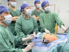 微创腔镜术解决少年“大胸”烦恼