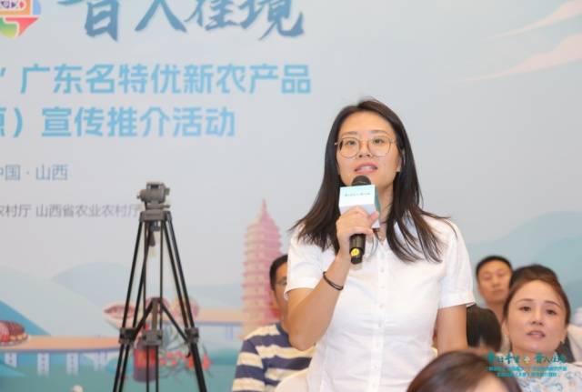 山西采购商现场“抢麦”