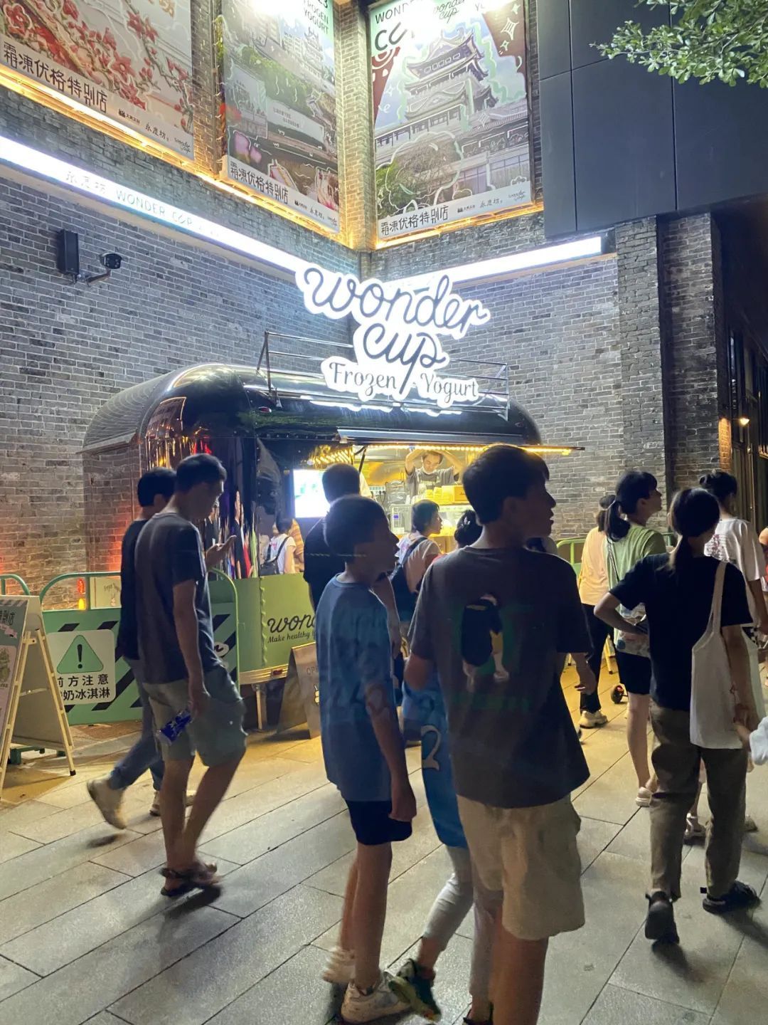 夜间的雪糕车