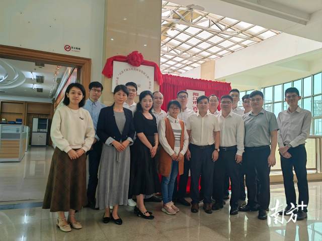 优中选优,首期全市抽调24名干部到市指挥部办公室工作,是全省较早挂牌实体化运作的地市之一。