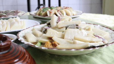 被称为“笋中之王”的吊丝丹笋,以细嫩、爽脆、无渣的口感而著称。正所谓一笋21味,点击图片获取吊丝丹笋的各式美味吃法。 被称为“笋中之王”的吊丝丹笋,以细嫩、爽脆、无渣的口感而著称。正所谓一笋21味,点击图片获取吊丝丹笋的各式美味吃法。