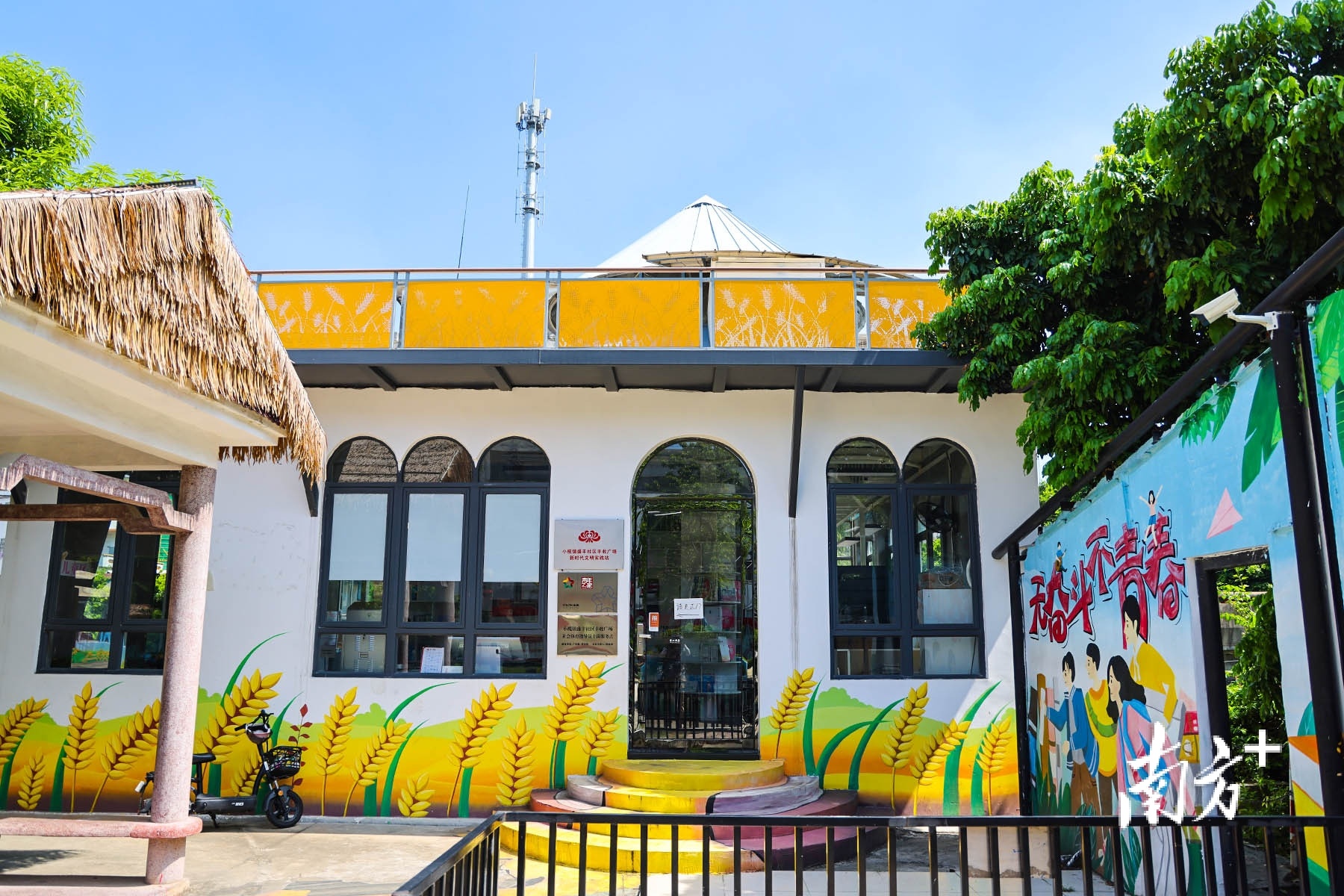 盛丰社区丰收广场里香山书房。 盛丰社区丰收广场里香山书房。