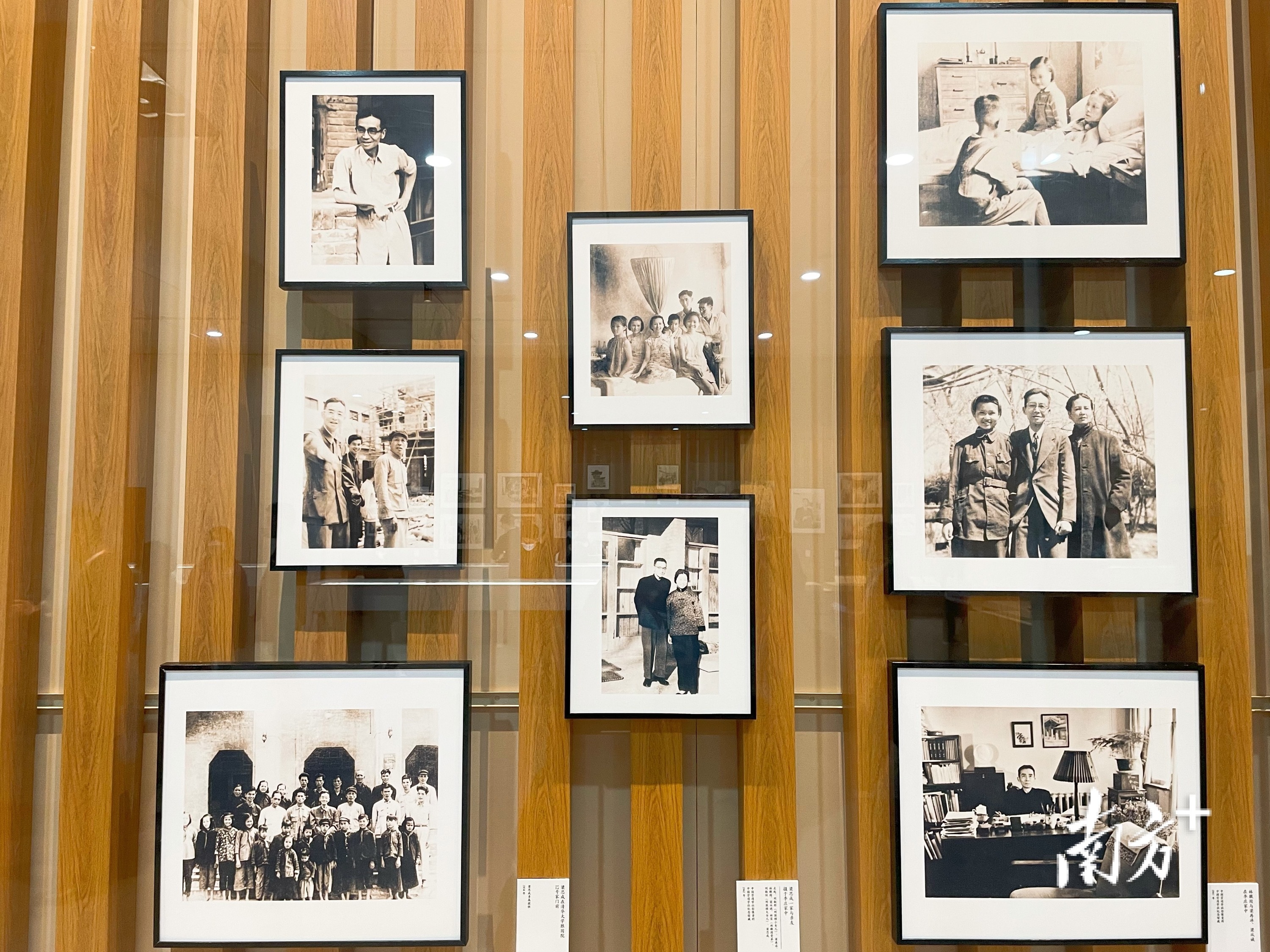 观众可看到梁思成的大量照片。