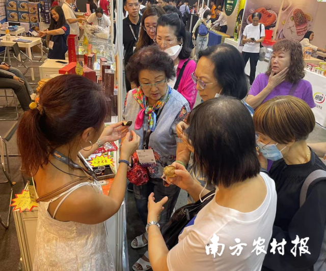 江门市新会区冈州陈柑普茶有限公司带来的新会陈皮受到香港市民热捧。