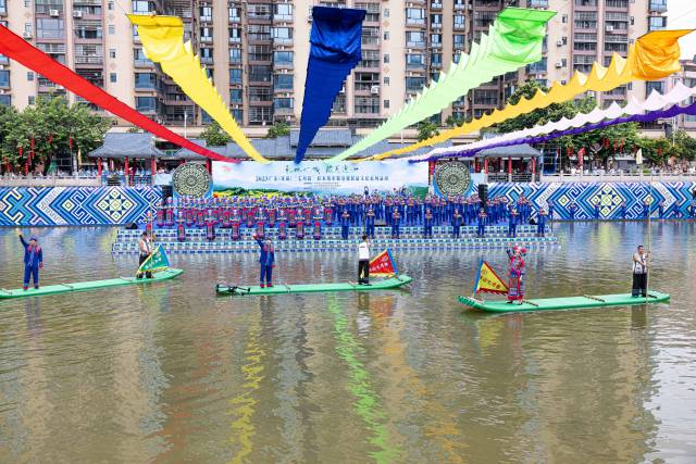 连山壮瑶汉各族人民向四海宾客发出热情邀约。南方农村报 李睦宇 摄