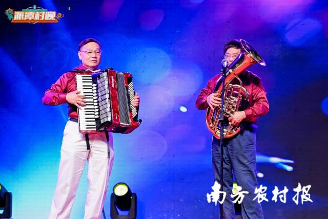 与观众的互动是增城派潭村晚的一大亮点