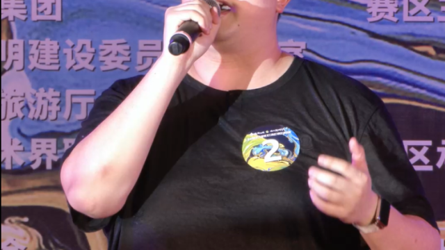 黄金广场内分手，在时代门外再相聚”伴随着王韬的歌声一起感受水头文化广场的时代变迁