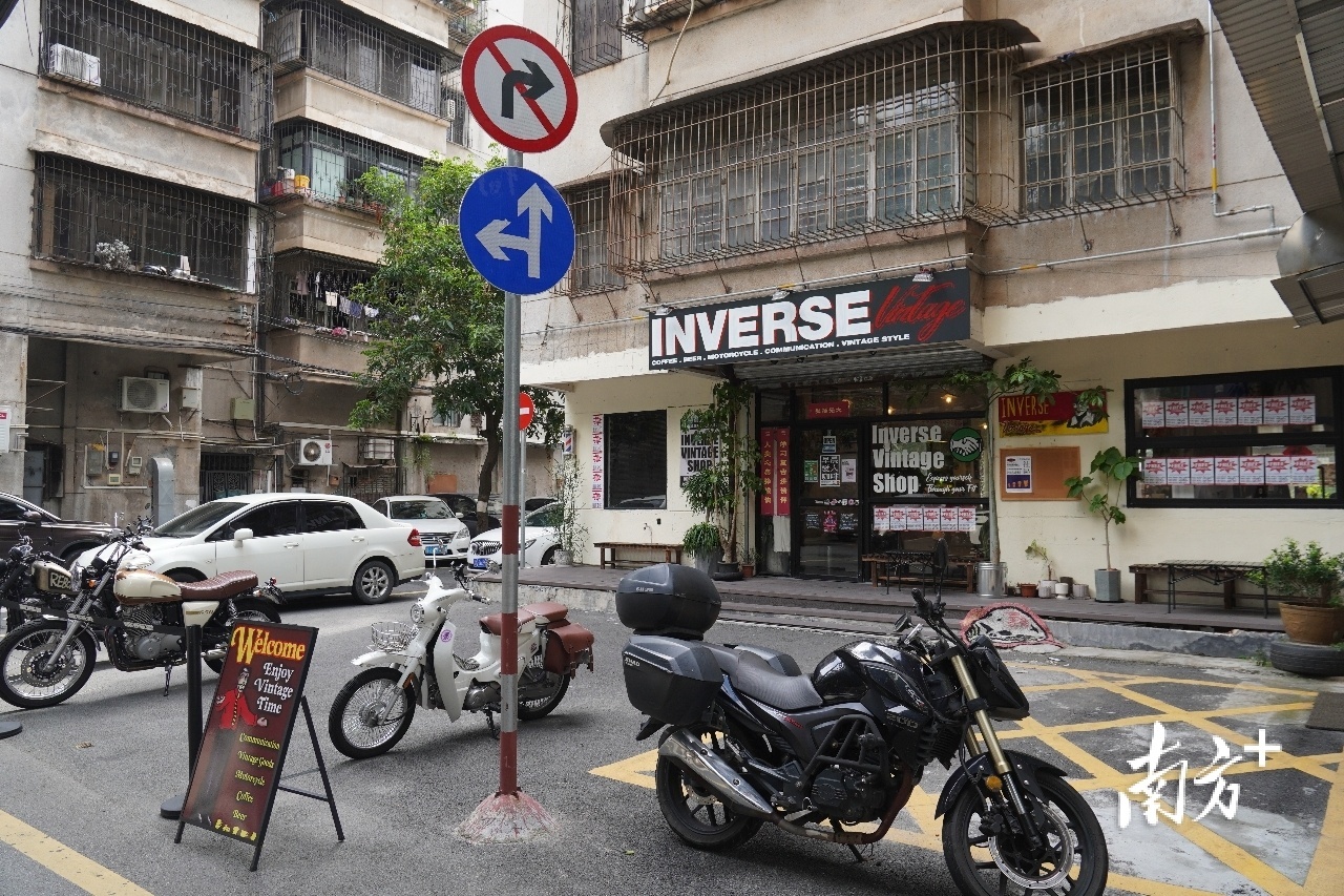 藏在老社区里的古着店。