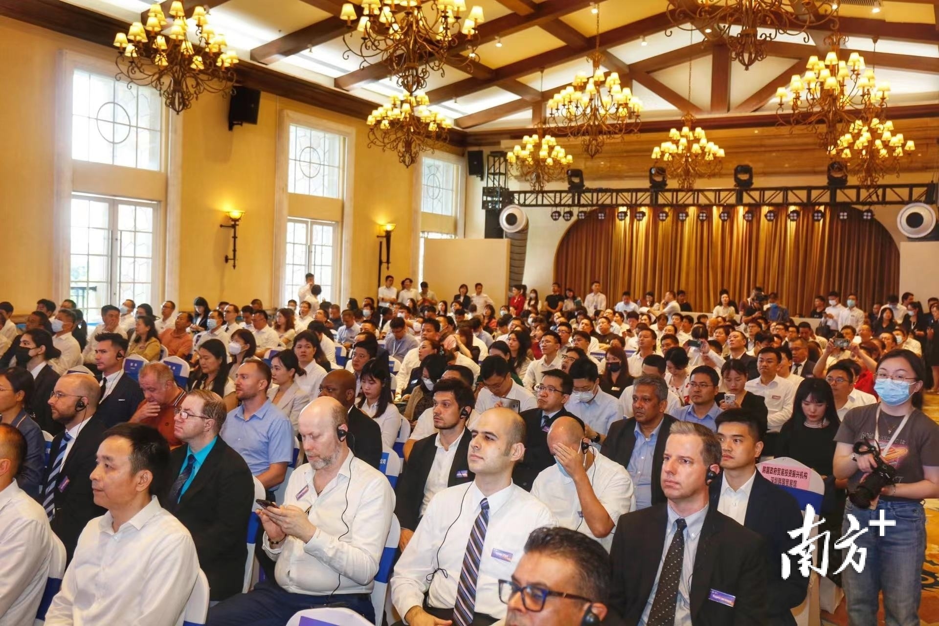 2023深圳·中山联合招商大会暨宝安九围国际总部区·翠亨深中合作产业园推介会。 南方+ 叶志文 拍摄