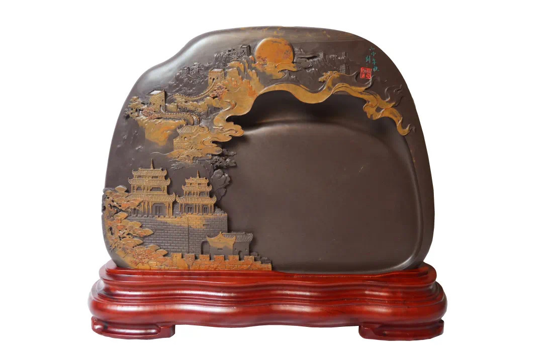 恩平茶坑石雕刻技艺作品《中国梦》。