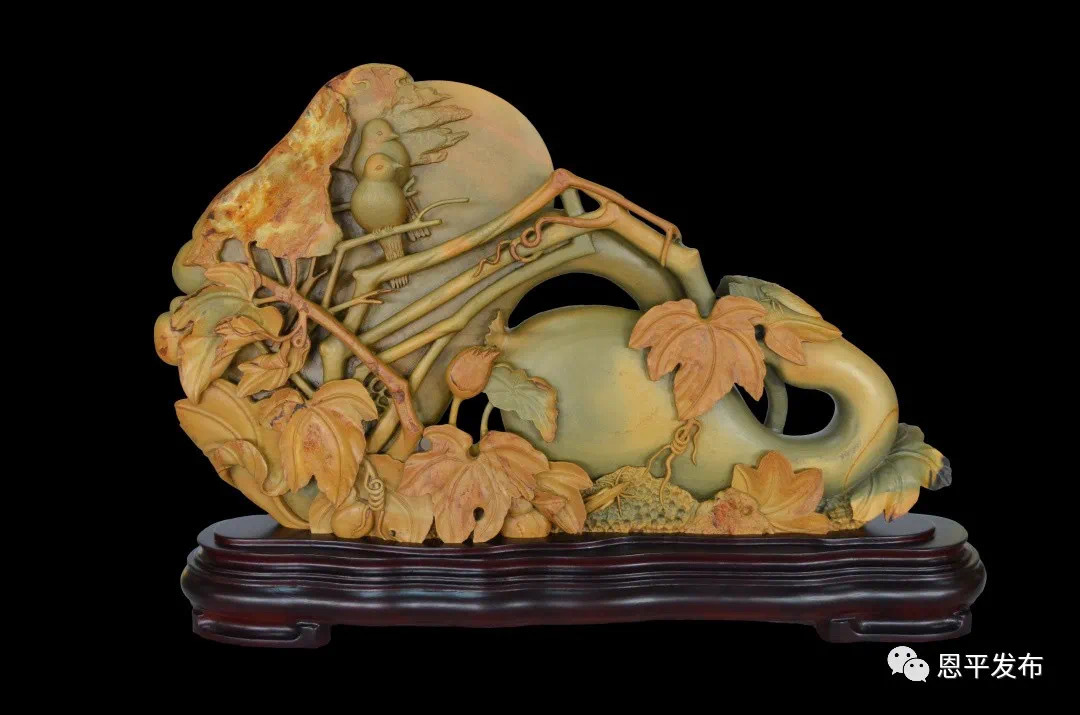 恩平茶坑石雕刻技艺作品《春华秋实》。