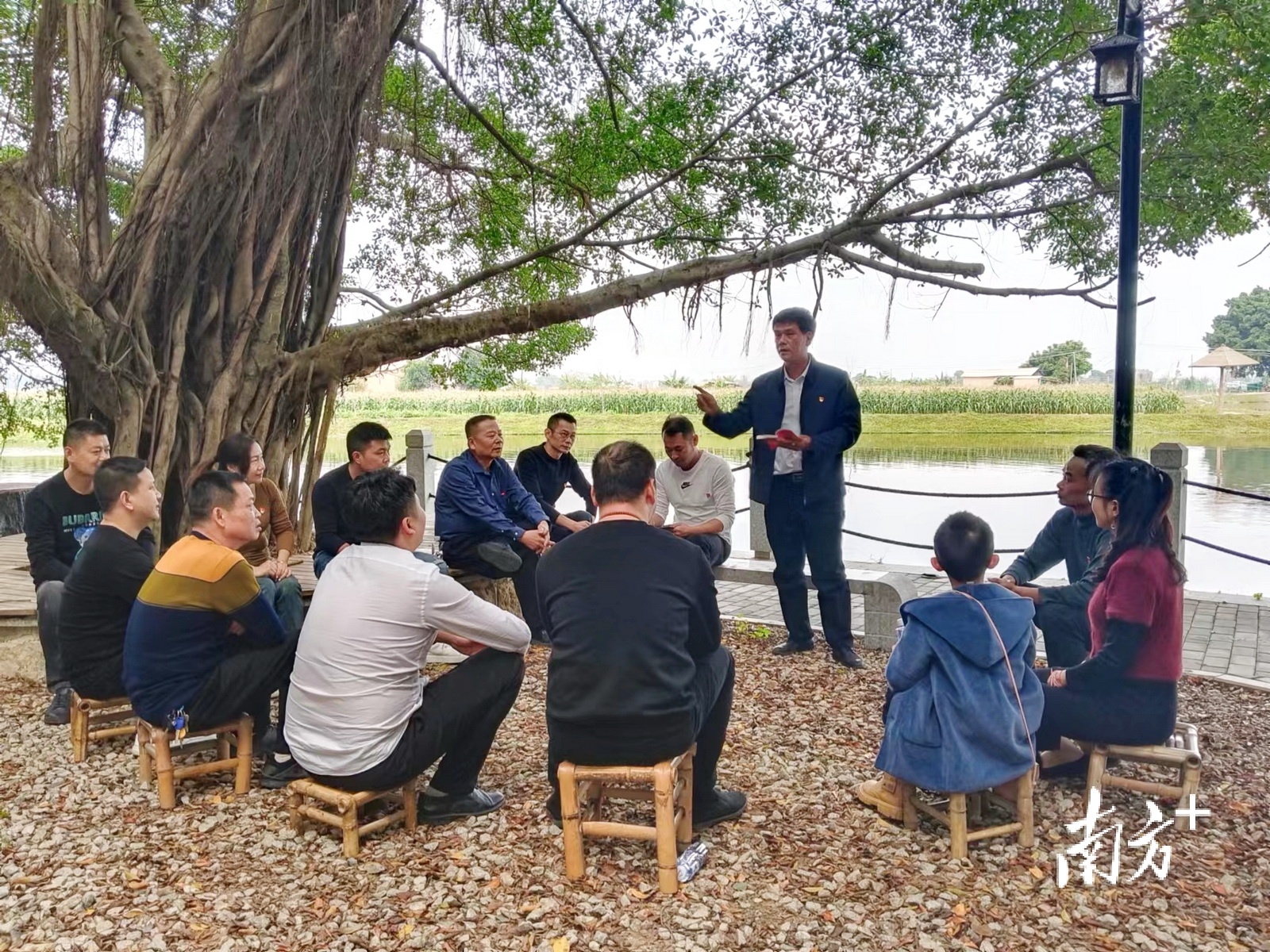 澄海区隆都镇结合当地“十八丛榕”佳传，打造“听民意容成事”调解品牌。