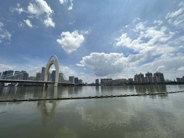 珠江广州河段潮位逐渐回落气象部门提醒市民不要逗留