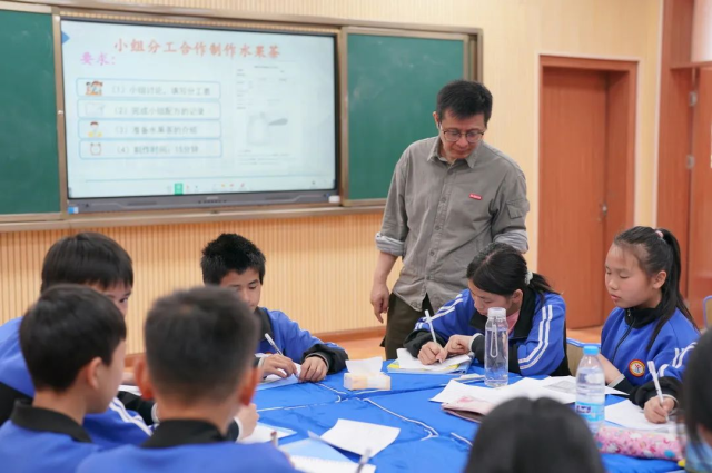 《健康水果茶的创意制作》劳动+学科三人公开课